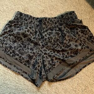 Athleta Printed Mesh Racer Run short 4”
